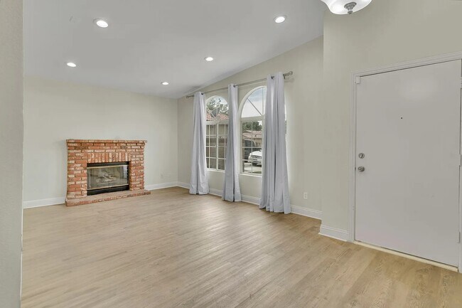 Building Photo - 43916 Silver Bow Rd