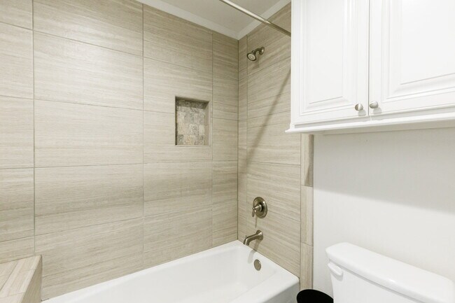 Building Photo - Luxury 4-Bedroom, 3-Bathroom Home in Kelse...
