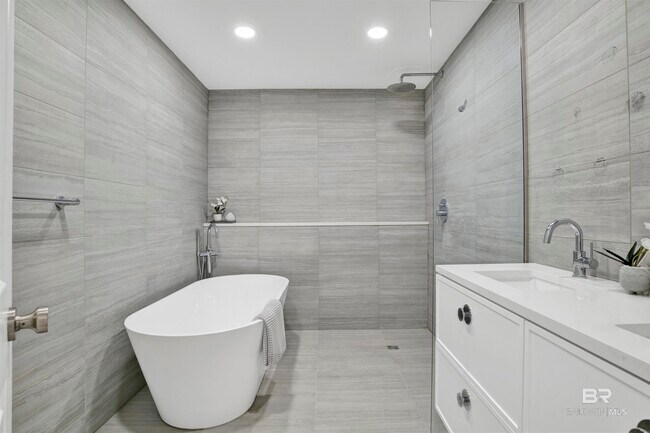 Building Photo - 380 S Church St