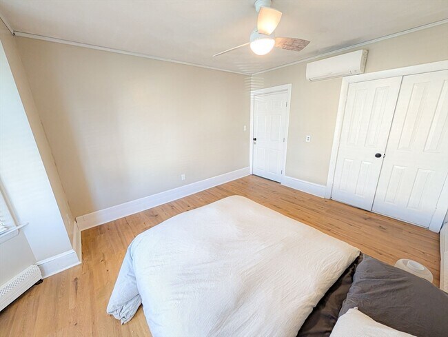 Building Photo - 103-105-105 Homer St