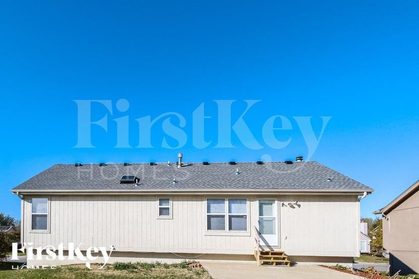 Building Photo - 713 Canter St