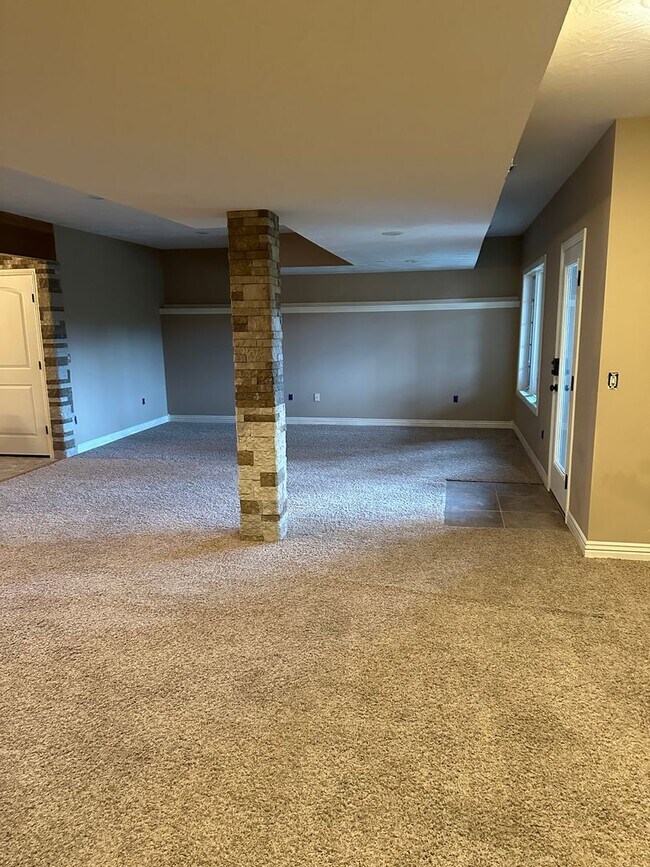 Building Photo - EXECUTIVE STYLE HOME