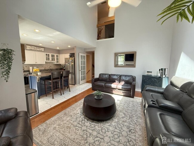 Building Photo - 37 Dorchester Dr