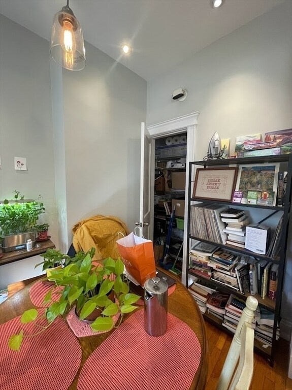 Building Photo - 39 Glenville Ave