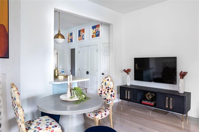 Building Photo - 724 Charles Allen Dr NE