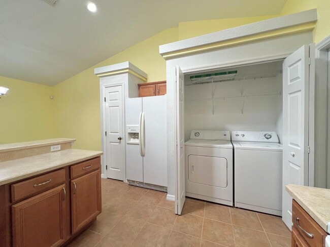 Building Photo - Beautiful 3 BD 2 BATH Home in Gated Community