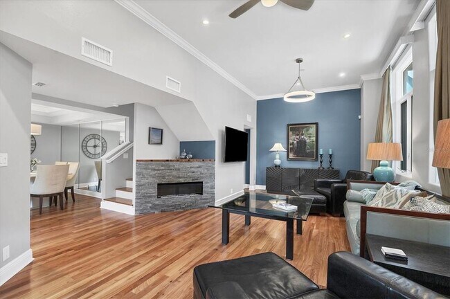 Building Photo - 200 Cocoanut Ave