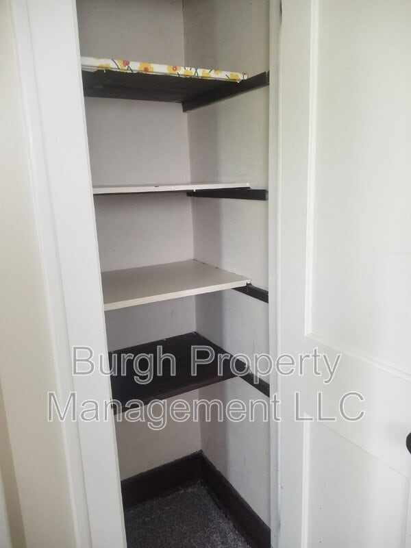 Building Photo - 944 Jackman Ave