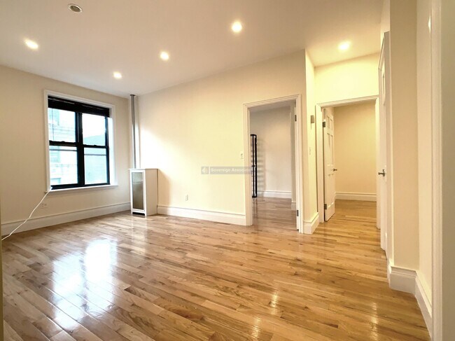 Building Photo - 41-47 St Nicholas Terrace