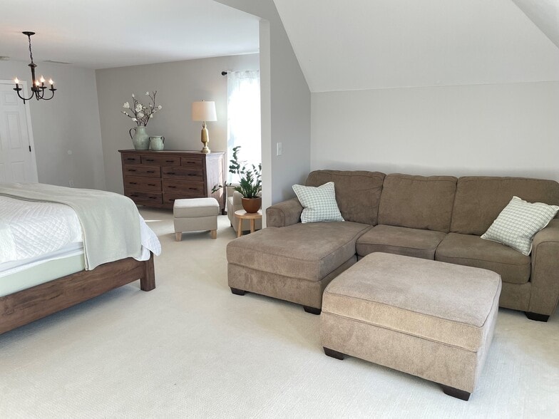 Master Bedroom - 5 Jenny Rdg