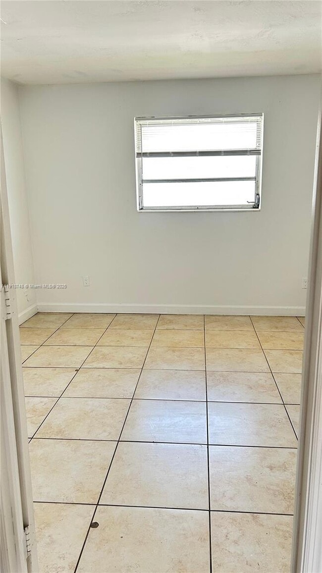 Building Photo - 2121 NE 168th St