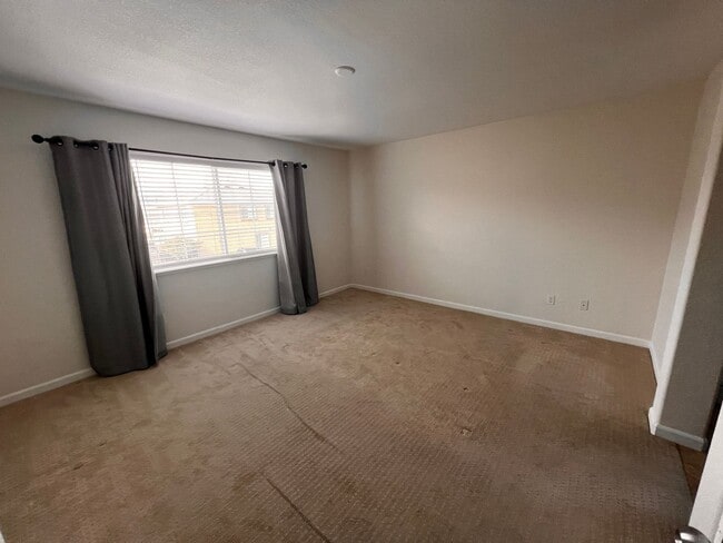 Building Photo - Great looking home and neighborhood in the...