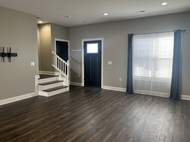 Building Photo - 77 Emanuel Ct