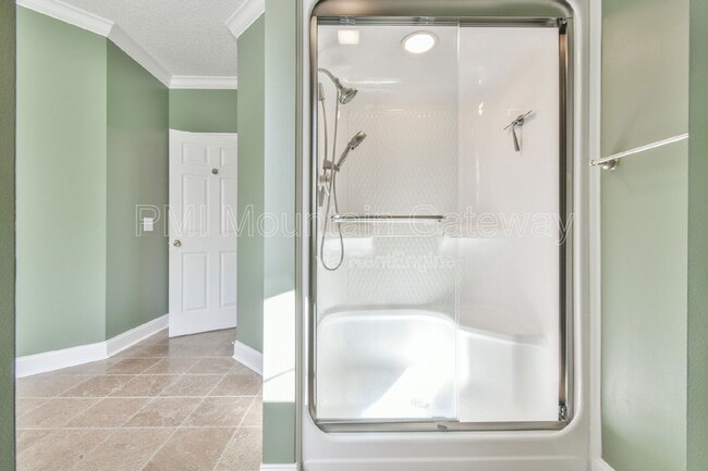 Building Photo - 894 Oak Pointe Dr