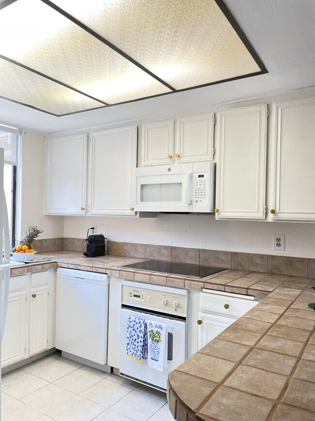 Building Photo - 140 La Cerra Dr