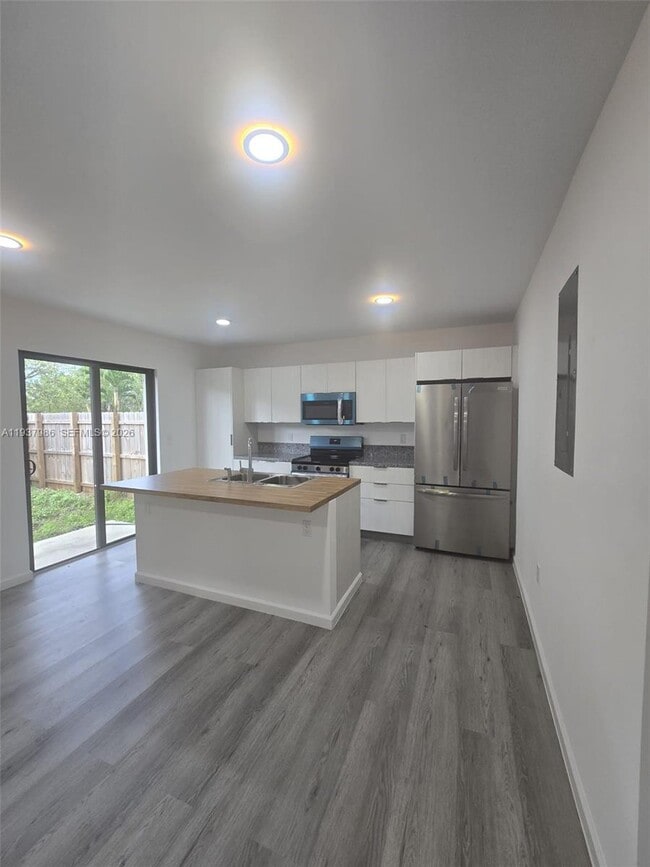 Building Photo - 568 NW 7th St