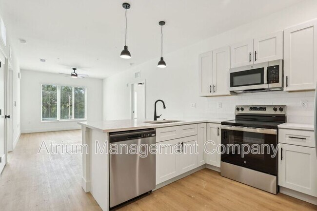 Building Photo - 221 S Bumby Ave