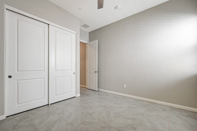 Building Photo - COMFY and NEW 3 Bedroom Home in Skye Canyon!