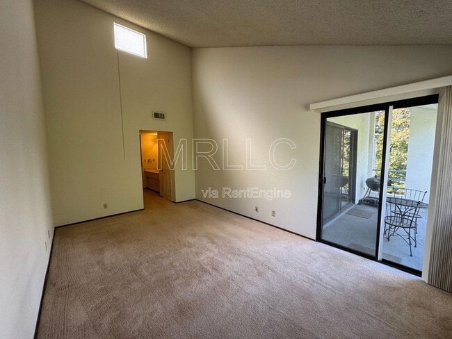 Building Photo - 4685 Albany Cir