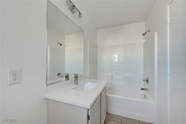 Building Photo - 2431 Lilac Cove St