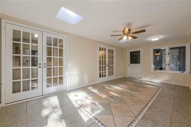 Building Photo - 6640 Williamson Dr NE