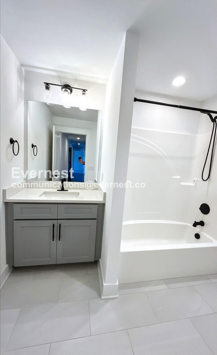 Building Photo - 174 Lynda Cir