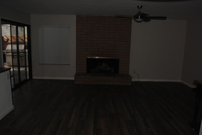 Building Photo - 2413 Sunrise Dr