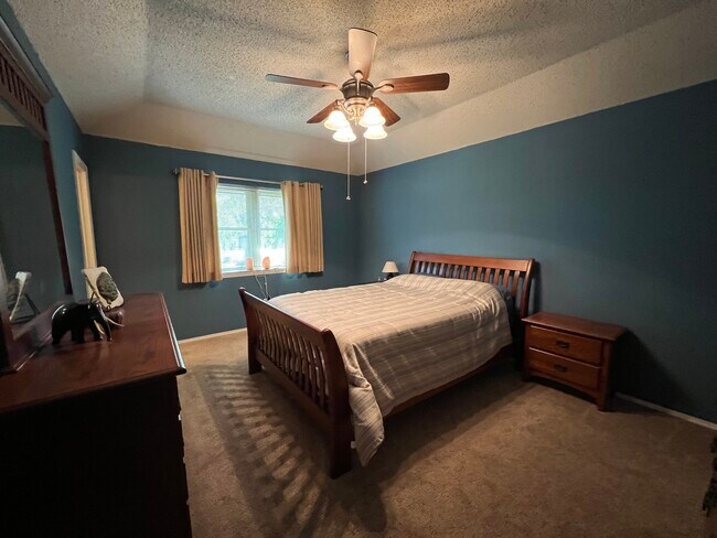 Building Photo - 2108 Selma Dr