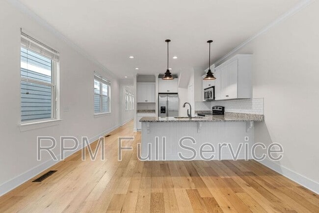 Building Photo - 537 Eastboro Dr