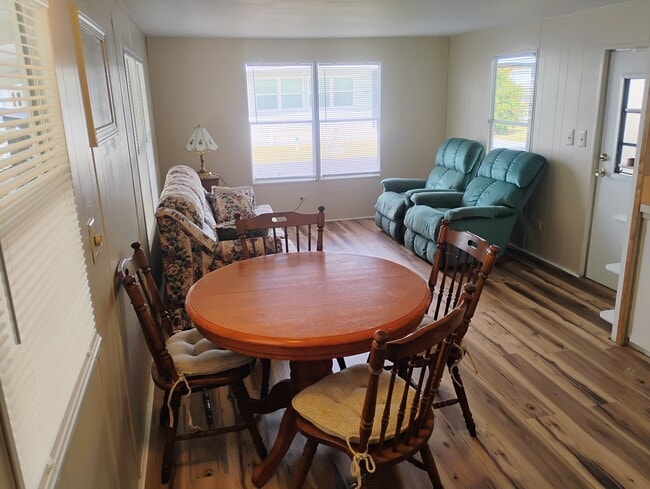 Building Photo - 37112 Sandra Ave