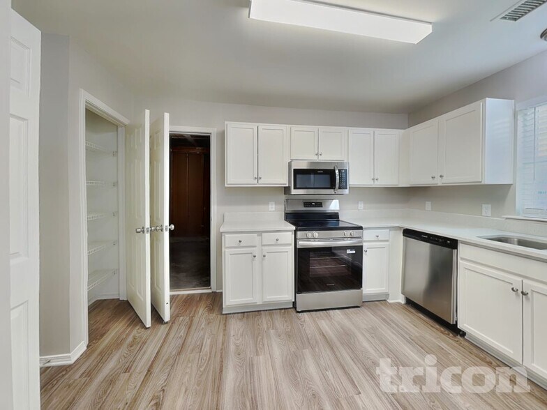 Building Photo - 12435 Shelly Pines Dr