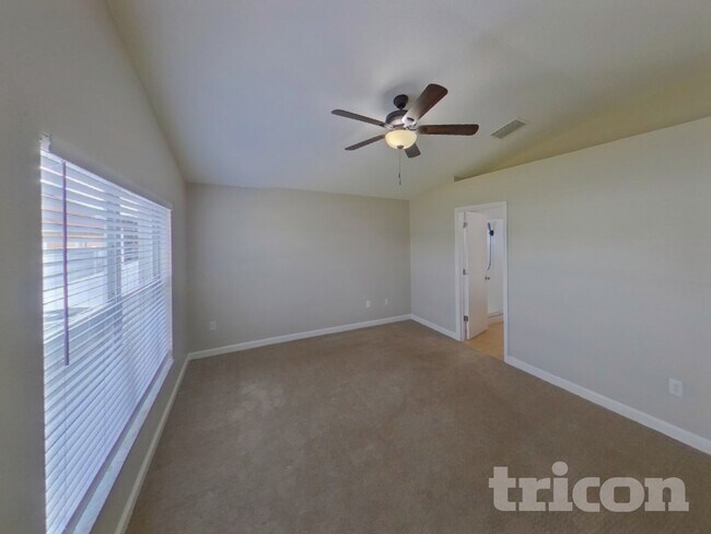 Building Photo - 945 Ridge Haven Dr