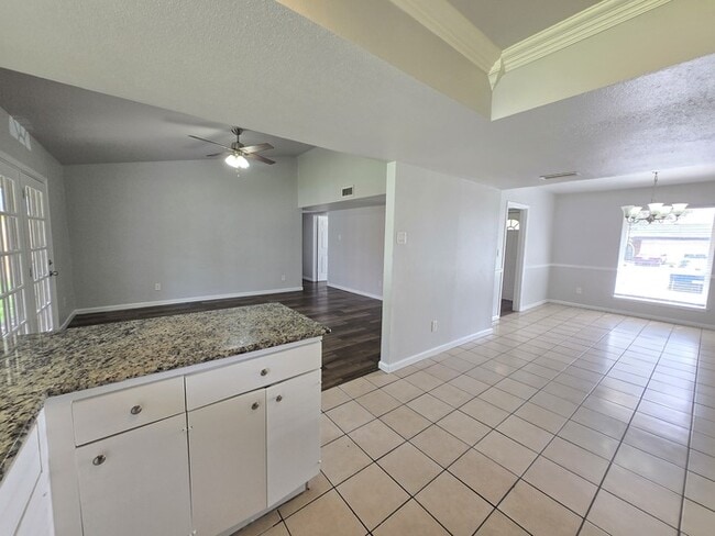 Building Photo - 433 Clearfield Dr