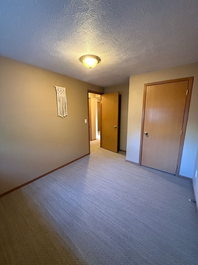 Building Photo - Beautiful 4 Bed 2 Bath Colbert Home in Mea...