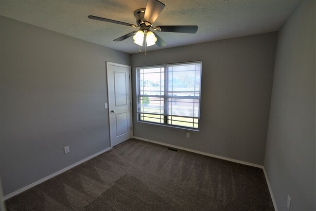 Building Photo - 4 Bedroom home with fenced backyard
