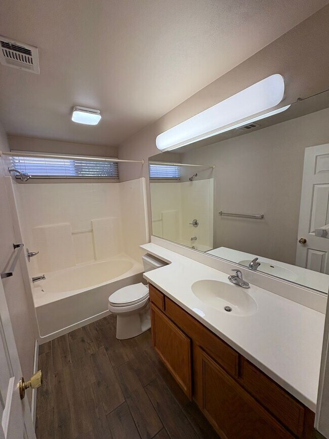 Building Photo - SE Visalia Cul-de-sac Home Available Now!