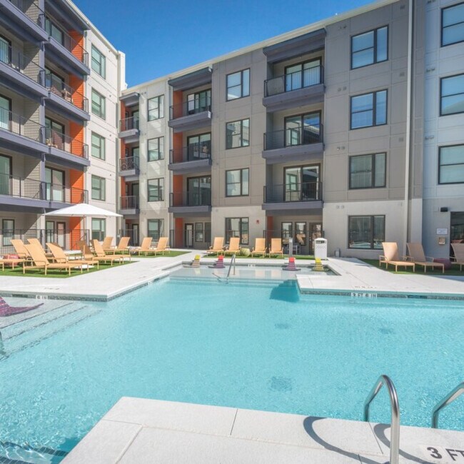 Building Photo - 392 Ashley Ave NE