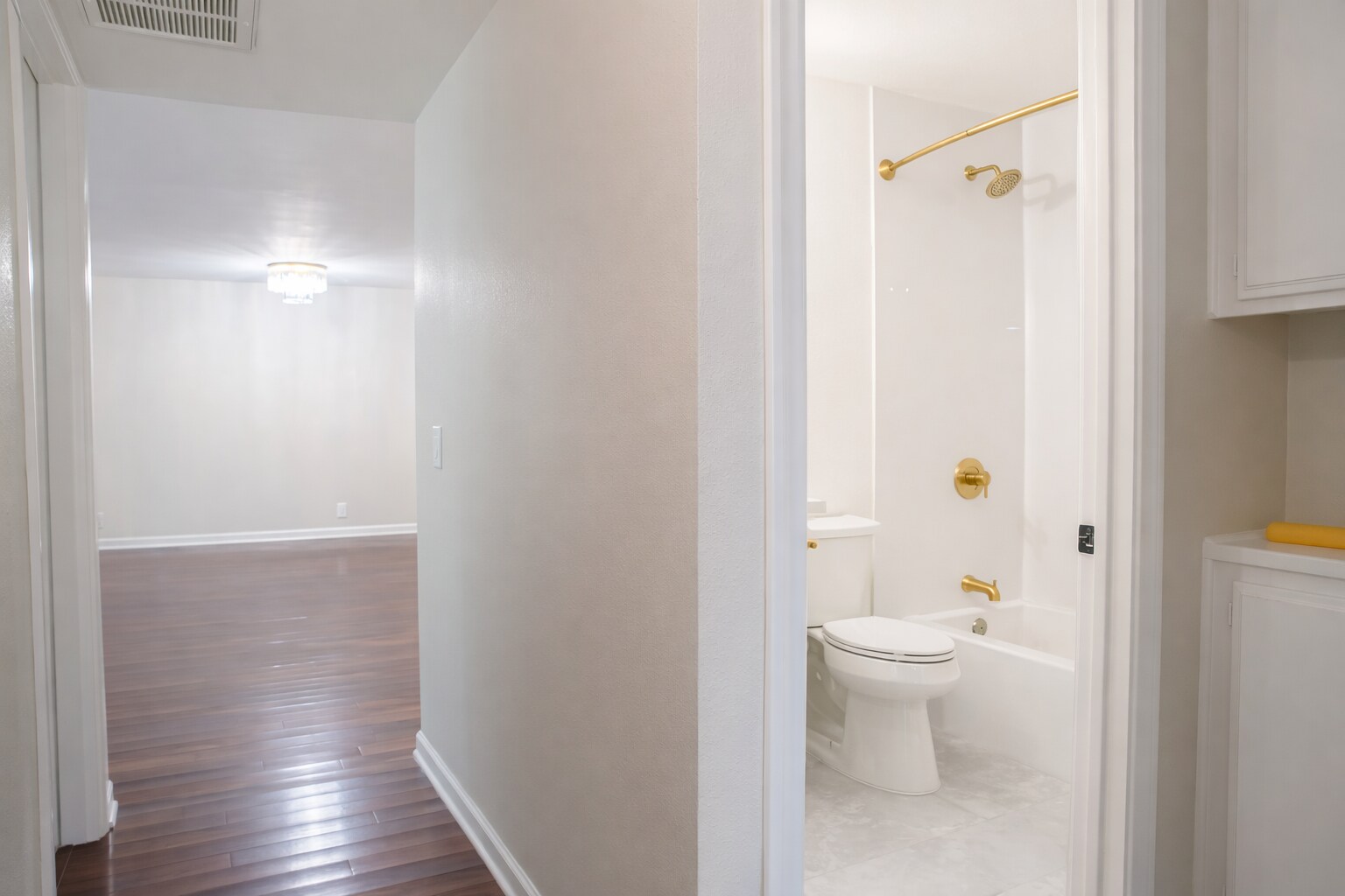 Building Photo - 10425 Caminito Cuervo