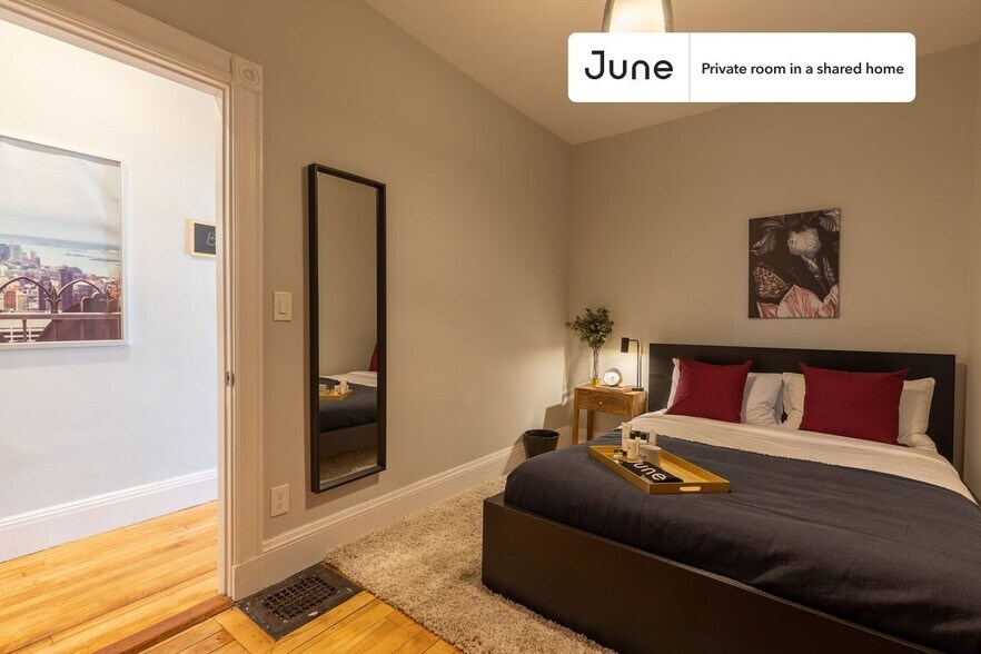 Building Photo - Room in Shared 4 bed/2 bath home