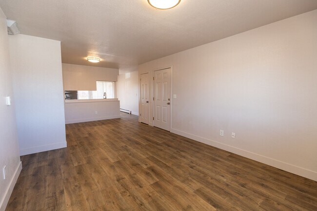 Building Photo - 487 Tracy Dr