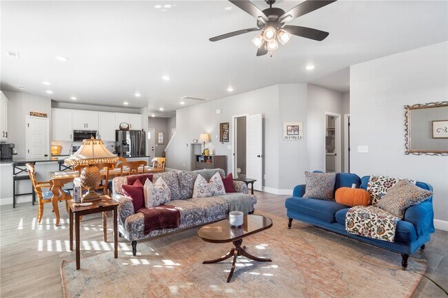 Building Photo - 102 Manfield Ave