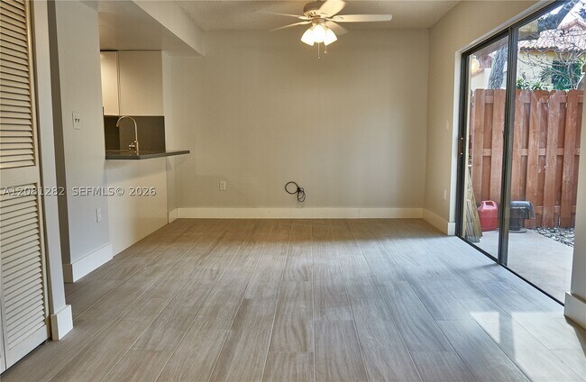 Building Photo - 10042 SW 77th Ct