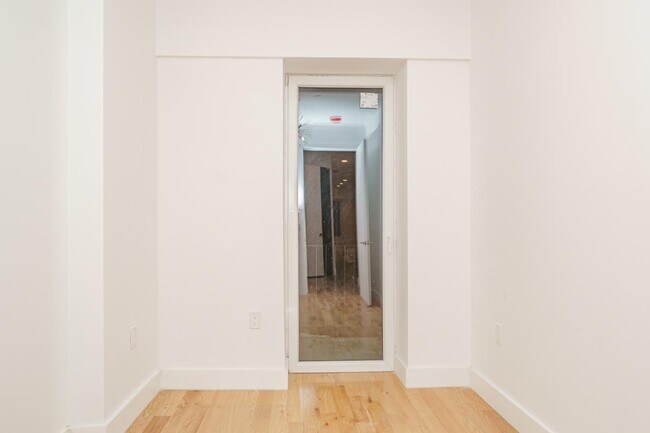 Building Photo - 472 Gates Ave