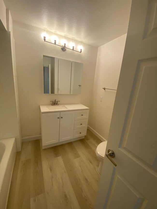 Building Photo - Beautiful Downstairs Two Bedroom Two bath Condo available now!!!!  Located in the Casa Del Partri...