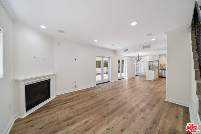 Primary Photo - 1529 S Beverly Dr