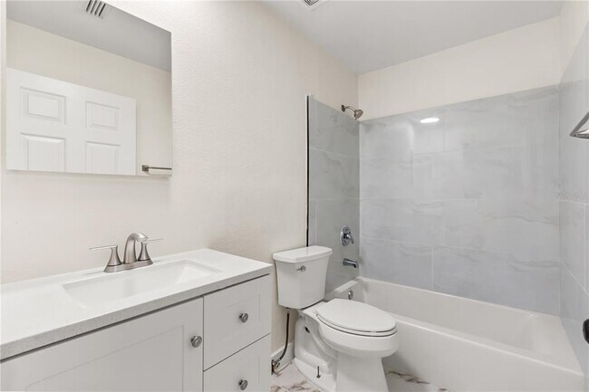Building Photo - 4038 Versailles Dr