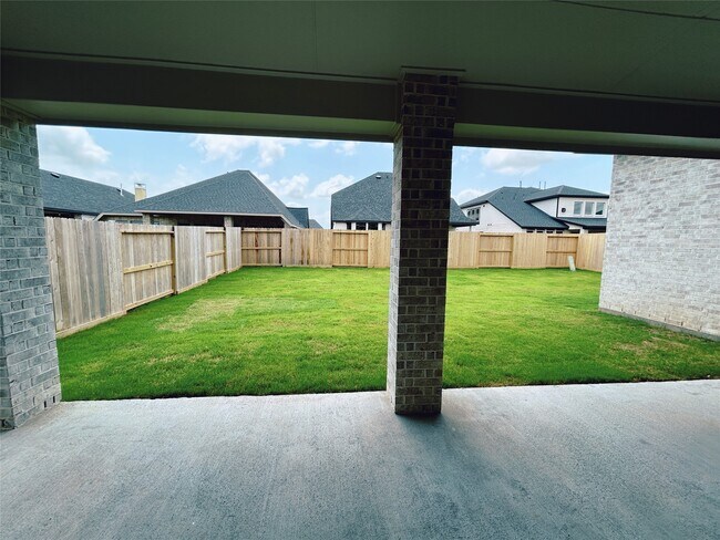 Building Photo - 5406 Holly Holw Ln