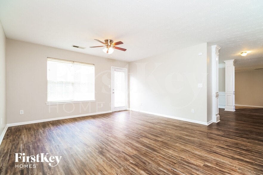 Building Photo - 592 Howell Dr