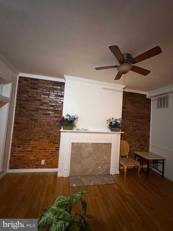 Building Photo - 1009 W Fayette St