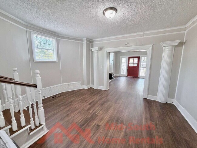 Building Photo - 1561 Foster Ave
